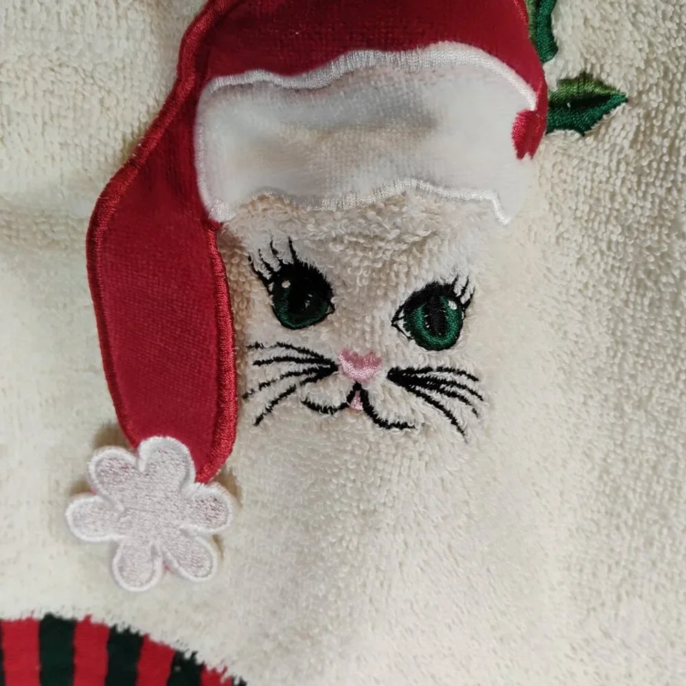 Christmas theme bath towel white w/ cat wearing hat by Santens brand circa 1990s